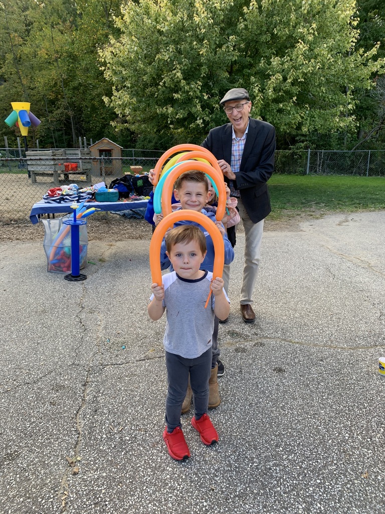 Glenview 40th anniversary photo with balloon twister
